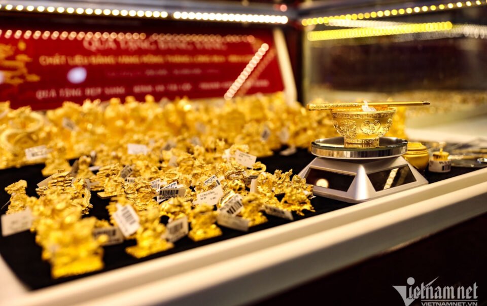 my-cong-bo-thong-tin-quan-trong,-gia-vang-bien-dong-kho-luong