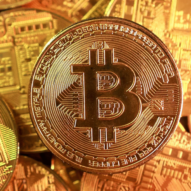 ai-dang-ban-thao-bitcoin-manh-nhat?