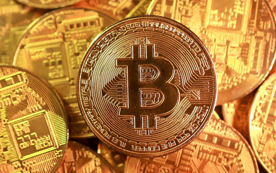 ai-dang-ban-thao-bitcoin-manh-nhat?