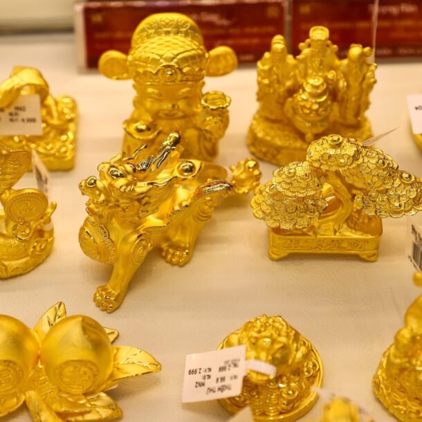 gia-vang-hom-nay-24/11/2025-kho-tang,-gioi-dau-tu-cho-tin-hieu-tu-fed