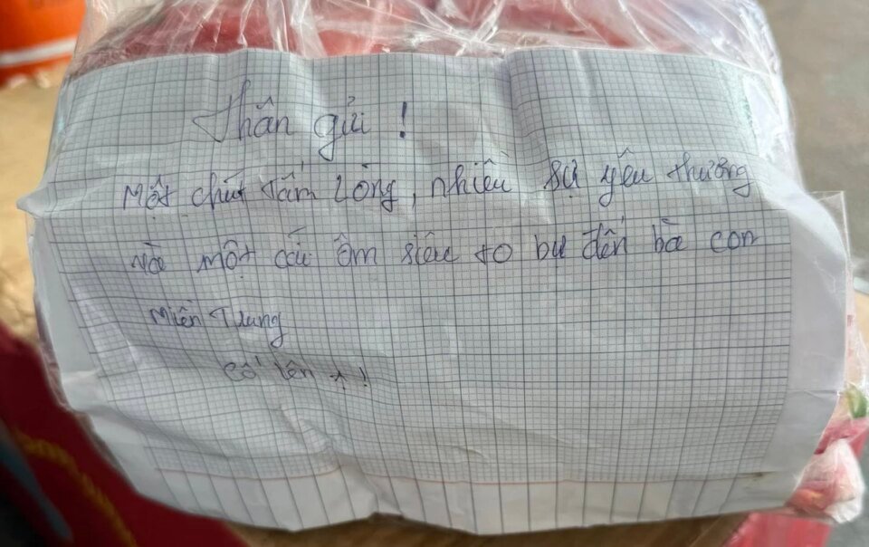 sinh-vien-tp.hcm-trang-dem-goi-ghem-nghia-tinh-gui-ba-con-vung-lu