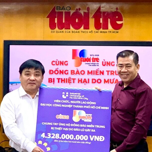 dai-hoc-cong-nghiep-tp.hcm-gop-4,32-ti-dong,-mien-hoc-phi-cho-sinh-vien-vung-bao-lu