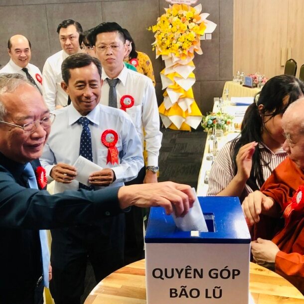 hoi-huu-nghi-viet-nam-–-an-do-tp.hcm-quyen-gop-ung-ho-mien-trung