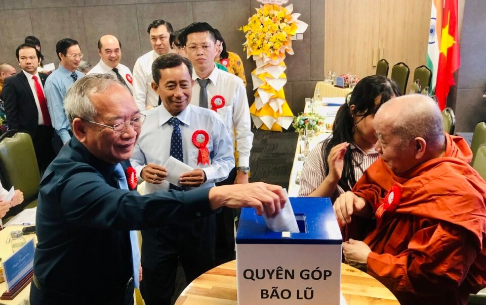 hoi-huu-nghi-viet-nam-–-an-do-tp.hcm-quyen-gop-ung-ho-mien-trung