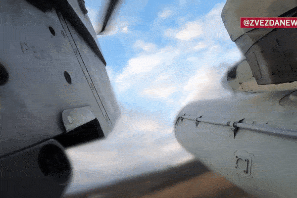 video-truc-thang-'ca-sau'-cua-nga-ban-chay-xe-boc-thep-ukraine-o-tien-tuyen