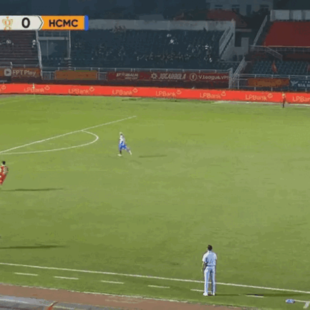 video:-chop-thoi-co,-tien-linh-the-hien-ban-nang-sat-thu