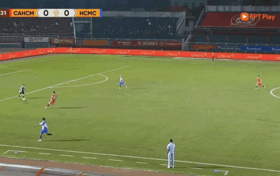 video:-chop-thoi-co,-tien-linh-the-hien-ban-nang-sat-thu