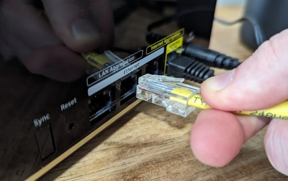 nam-thiet-bi-nen-ket-noi-bang-ethernet-thay-vi-dung-wi-fi