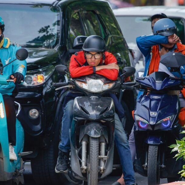 ha-noi-de-xuat-ho-tro-toi-da-5-trieu/nguoi-khi-doi-xe-may-xang-sang-xe-dien