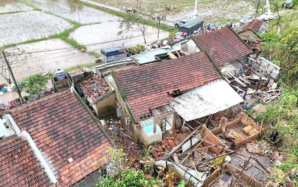 nhiem-vu-cap-bach,-sua-nha-cho-dan-bi-hu-hai-sau-lu