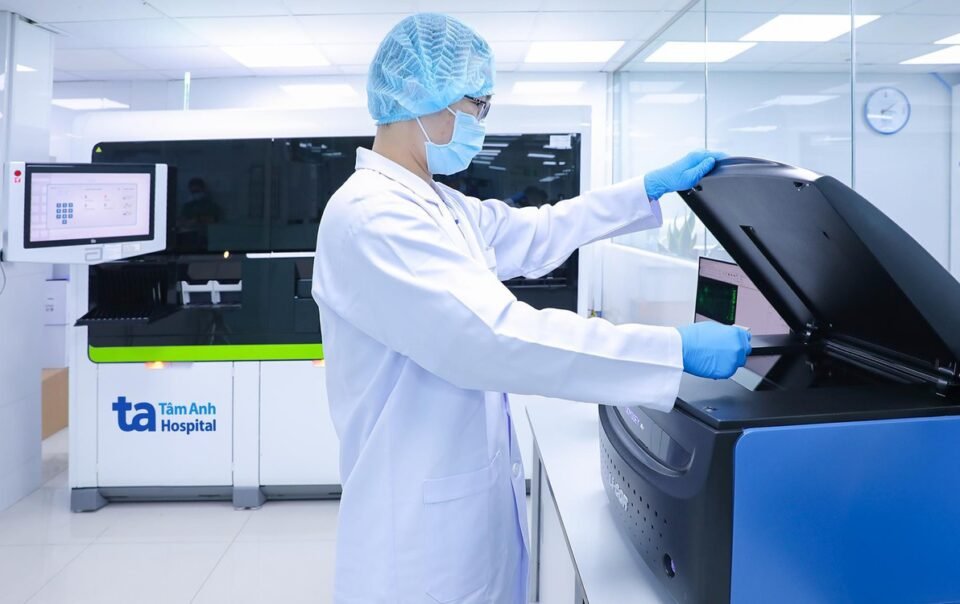 viet-nam-trien-khai-xet-nghiem-viem-gan-d-cung-cac-nha-khoa-hoc-my