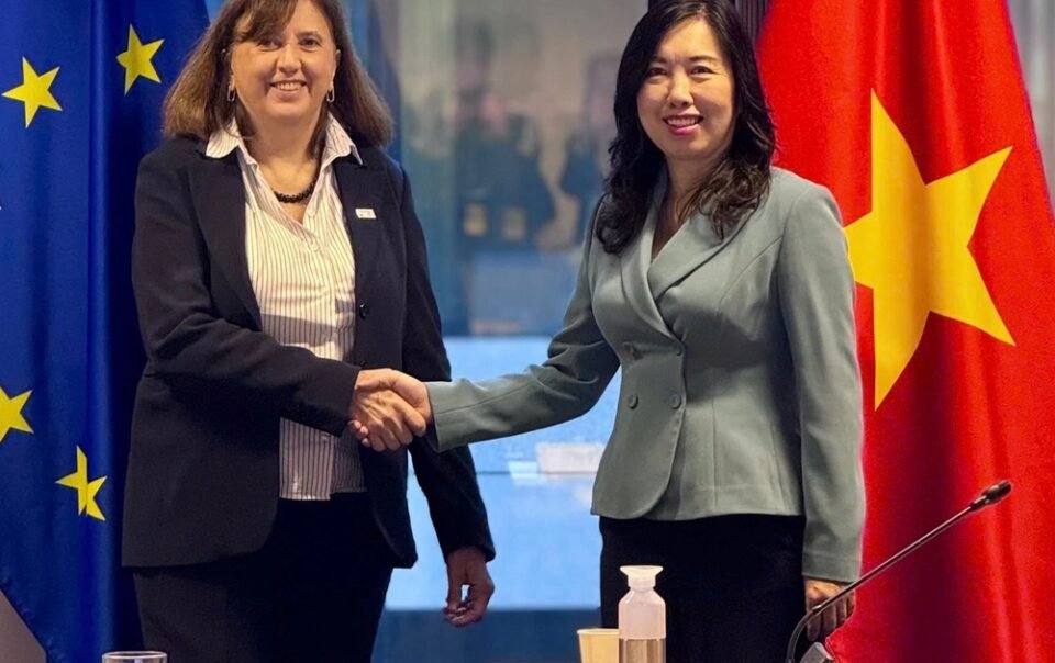 eu-da-ho-tro-850.000-euro-cho-viet-nam-de-khac-phuc-hau-qua-do-bao