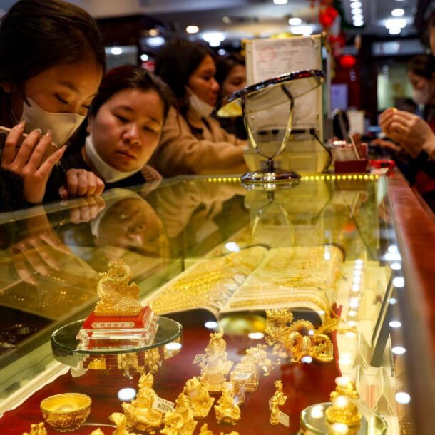 gia-vang-hom-nay-26/11/2025:-sjc-bat-tang-them-500.000-dong,-ap-sat-154-trieu-dong/luong