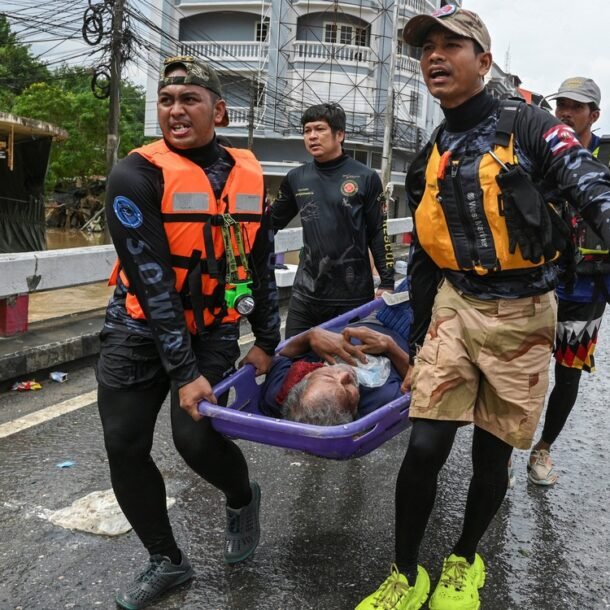 tim-thay-hon-100-thi-the-sau-dot-lu-lich-su-o-hat-yai,-thai-lan