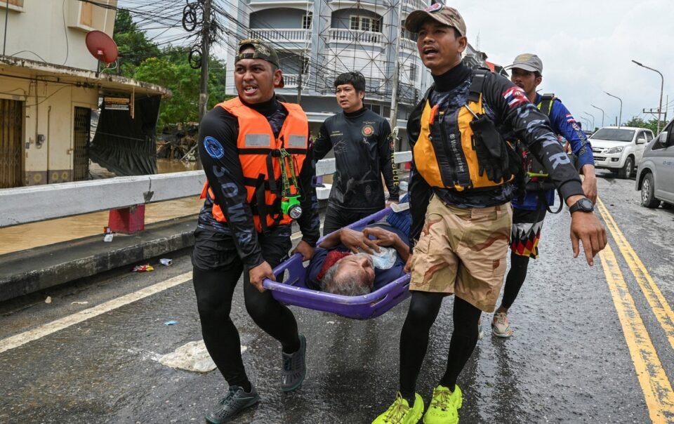 tim-thay-hon-100-thi-the-sau-dot-lu-lich-su-o-hat-yai,-thai-lan