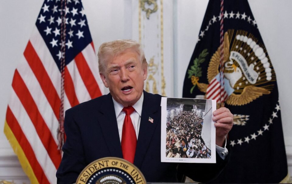 ong-trump-tuyen-bo-tam-dung-vinh-vien-nhap-cu-tu-cac-nuoc-‘the-gioi-thu-ba’