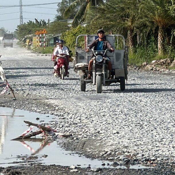 dau-thau-sua-chua-duong-ket-noi-lang-hoa-sa-dec-lom-chom-da,-day-o-voi