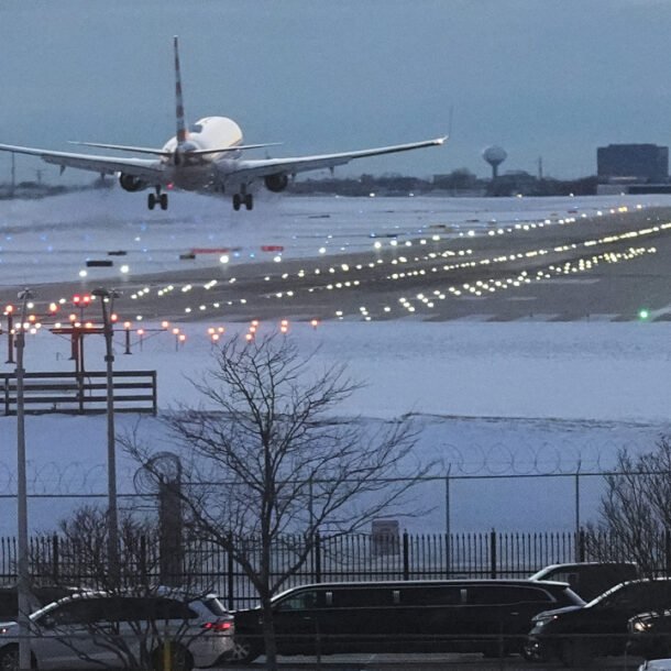 hang-nghin-chuyen-bay-bi-huy-vi-bao-tuyet-tai-my