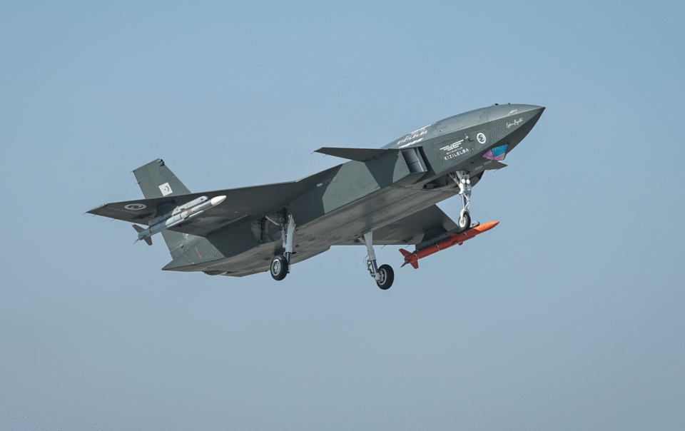 uav-vu-trang-dau-tien-tren-the-gioi-diet-muc-tieu-tren-khong