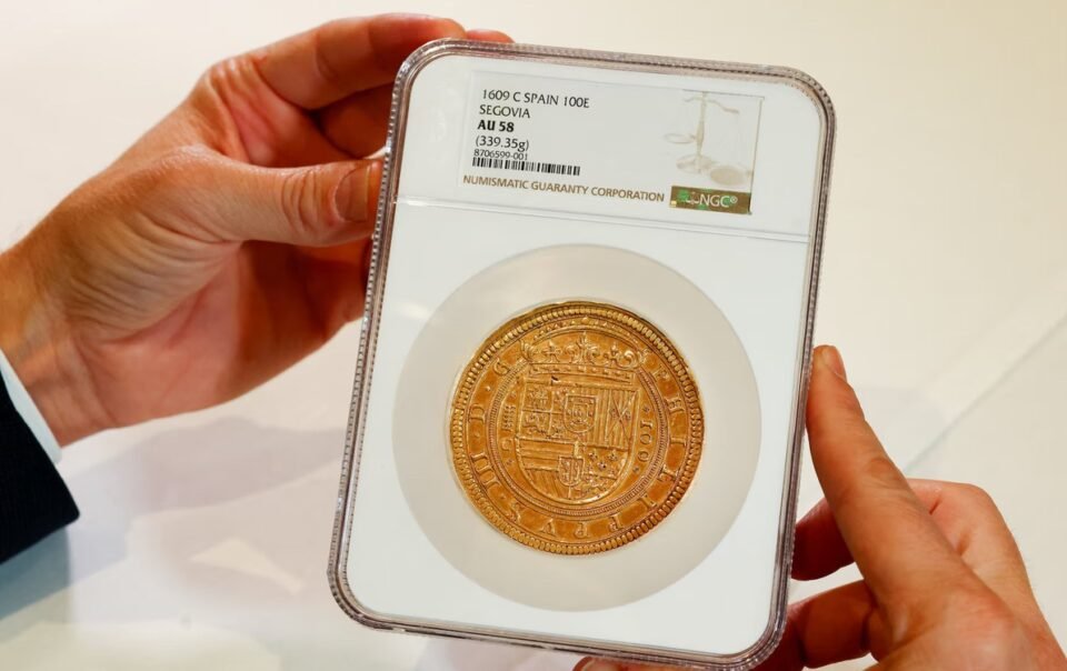 dau-gia-dong-vang-‘quan-vuong’,-chi-300g-ma-gia-3,5-trieu-usd