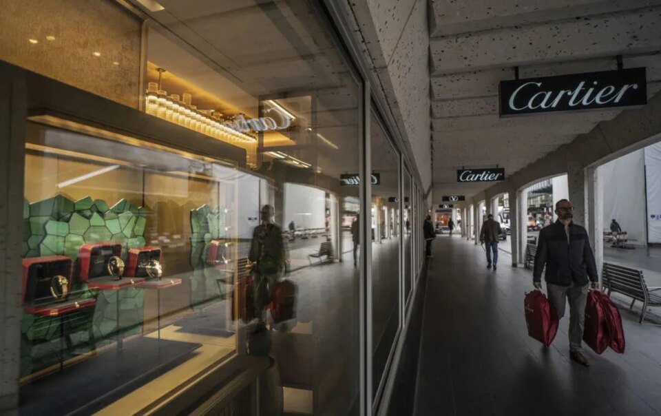 lo-gioi-sieu-giau-ra-nuoc-ngoai,-thuy-si-bo-de-xuat-ap-thue-thua-ke-50%