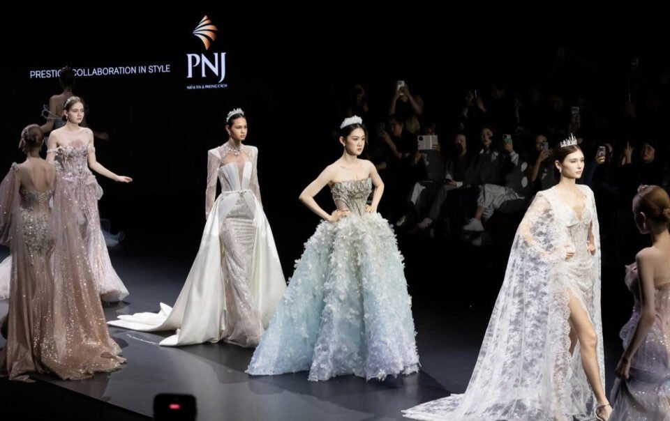 pnj-va-linh-nga-couture-lan-toa-tinh-hoa-viet-tai-tuan-le-thoi-trang-cuoi-sanya