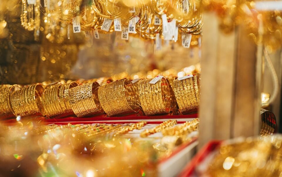 vi-sao-gia-vang-bat-ngo-bat-tang?