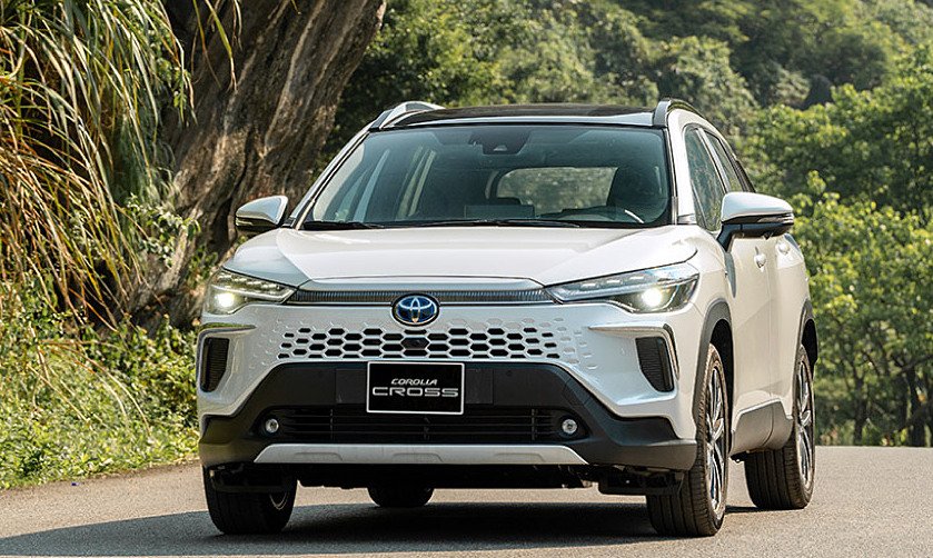 1-ty-nen-mua-toyota-corolla-cross-hay-vinfast-vf-7?