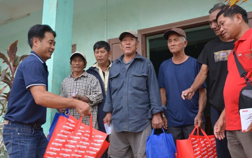 cuu-tro-dau-chi-co-cai-an-cai-mac…