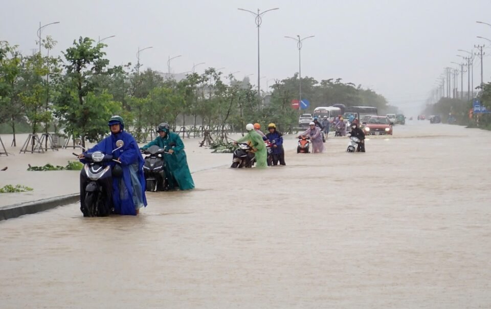 khanh-hoa:-canh-bao-mua-lon-dien-rong-va-nguy-co-sat-lo
