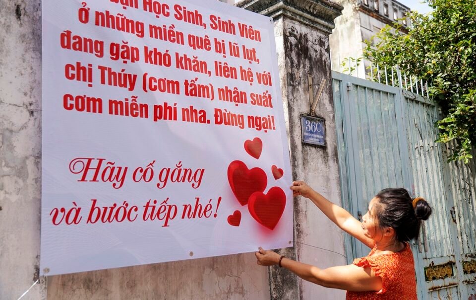 nghia-dong-bao-–-ky-cuoi:-nhung-dua-con-vung-lu-duoc-se-chia-yeu-thuong