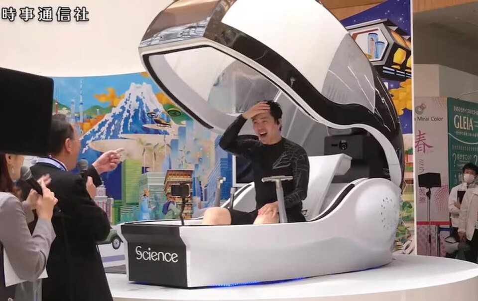 nhat-ban-ra-mat-‘may-giat-nguoi’-tri-gia-385.000-usd,-lam-sach-tu-dau-den-chan-trong-15-phut