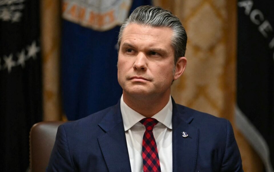 nghi-si-cong-hoa:-bo-truong-quoc-phong-‘noi-doi-hoac-bat-tai’