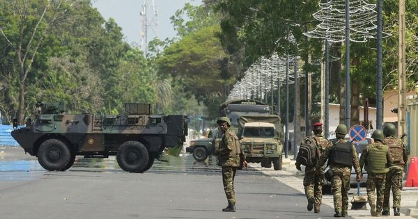 tong-thong-benin-tuy&ecirc;n-bo-dap-tat-dao-ch&iacute;nh,-c&oacute;-m&aacute;y-bay-nigeria-ho-tro