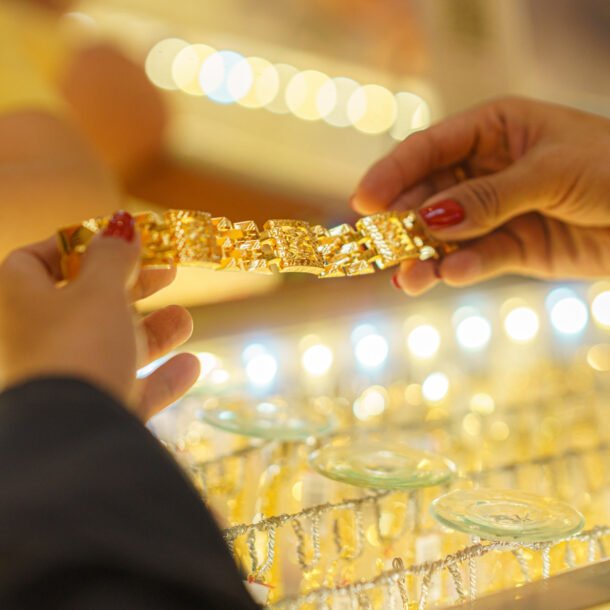 gia-vang-hom-nay-11/12/2025-suy-yeu,-tin-hieu-bat-thuong-tu-my