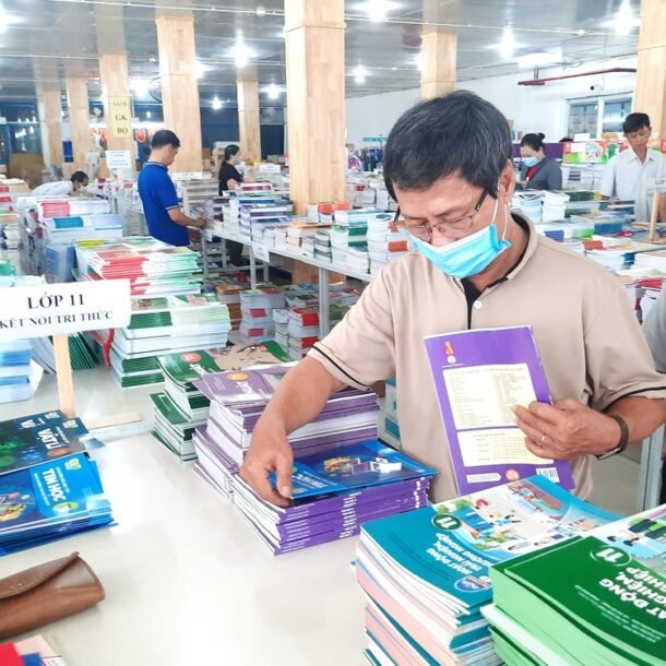 lam-mot-bo-sach-giao-khoa-cho-ca-nuoc:-can-quy-trinh-‘tinh-tuyen-–-tich-hop’