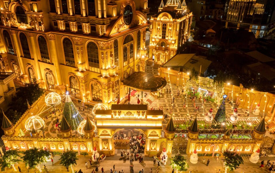 khach-san-'dat-vang'-o-tphcm-chi-hon-1-ty-dong-lam-khu-check-in-phun-tuyet