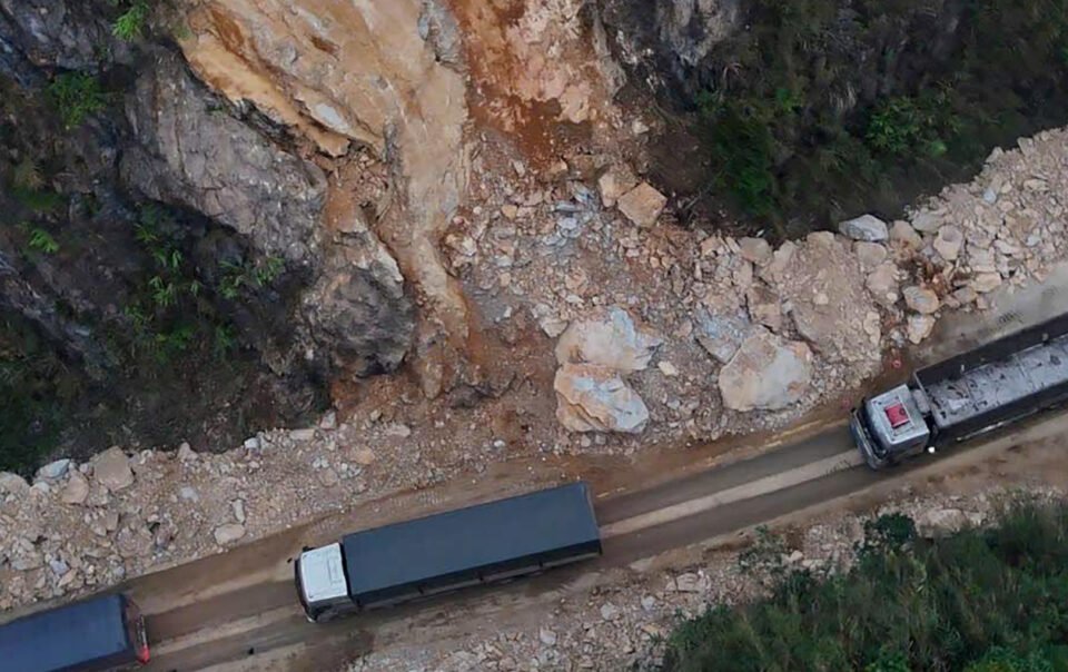 hien-truong-vu-sat-lo-kinh-hoang-tren-ql6-qua-phu-tho-khien-3-nguoi-chet