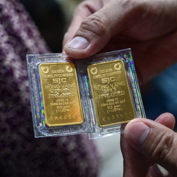 gia-vang-the-gioi-lap-dinh-cao-moi,-cu-but-pha-an-tuong-ngay-cuoi-nam