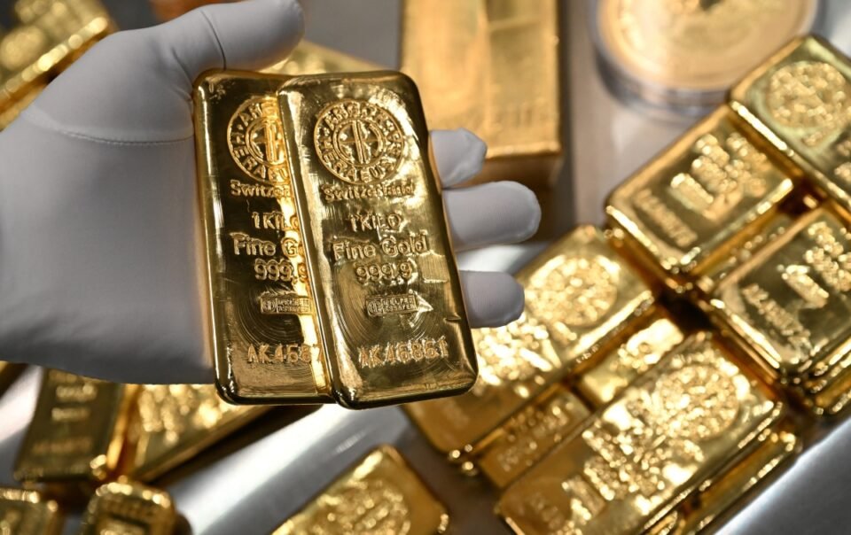 gia-vang-the-gioi-len-hon-4.500-usd