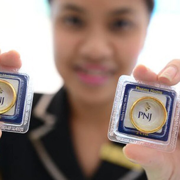 gia-vang-the-gioi-tien-sat-4.500-usd/ounce,-vang-trong-nuoc-len-159-trieu-dong/luong