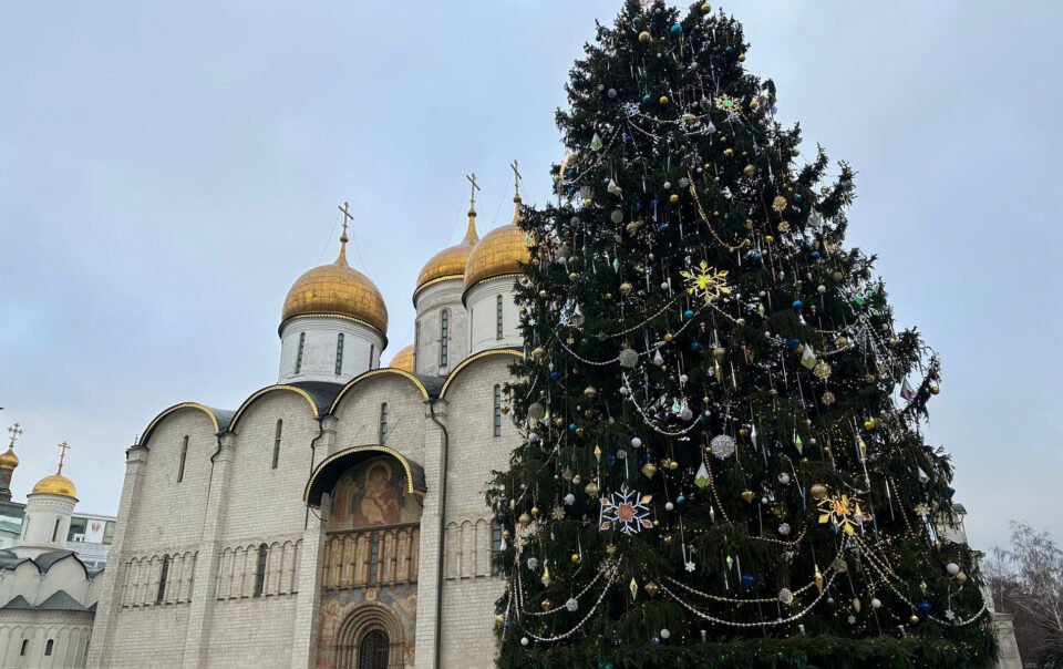 moscow-mua-giang-sinh:-ban-hoa-ca-anh-sang-giua-mua-dong-nuoc-nga