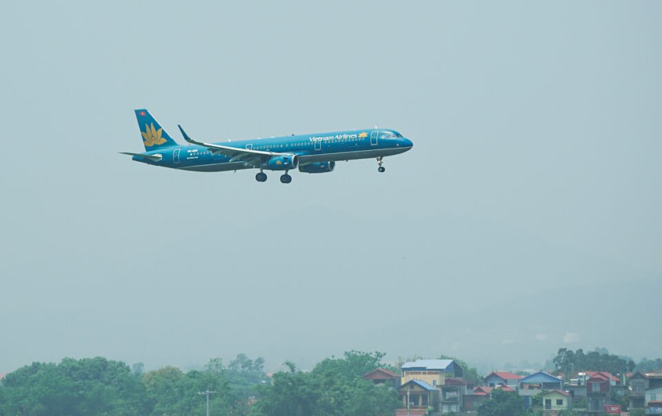 gia-ve-duong-bay-vang-ha-noi-–-tp-hcm-binh-quan-hon-1,7-trieu-dong