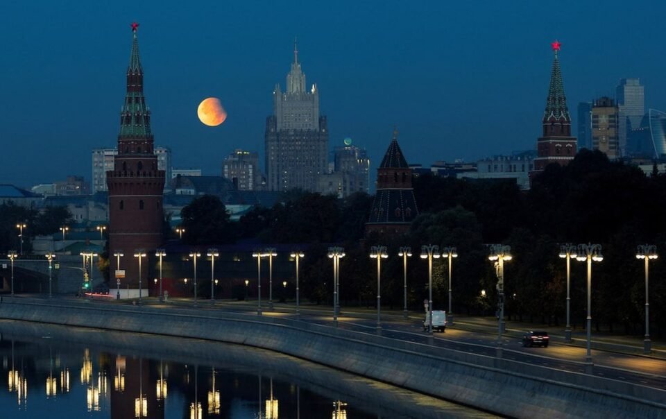 nga-len-ke-hoach-xay-nha-may-dien-tren-mat-trang