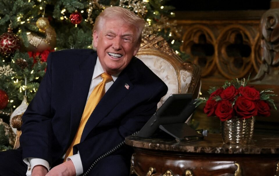 ong-trump-gui-loi-chuc-giang-sinh-den-nguoi-my,-khong-quen-nhan-manh-thanh-tuu-ca-nhan