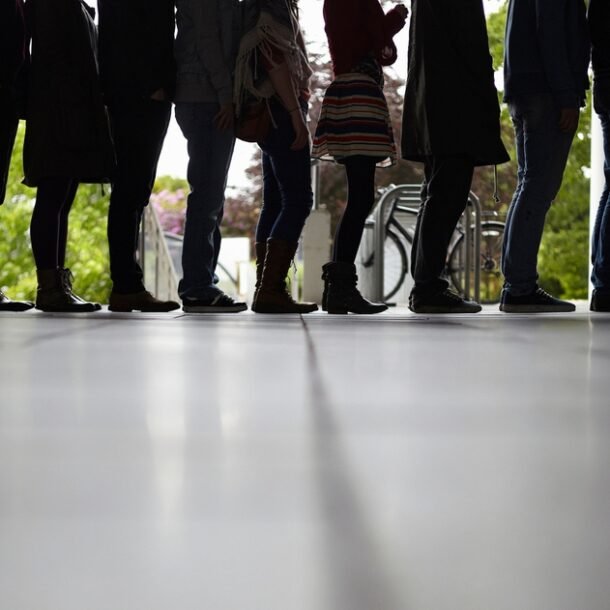 nghe-xep-hang-chuyen-nghiep:-thoi-gian-la-vang,-ai-mua-thi-ban