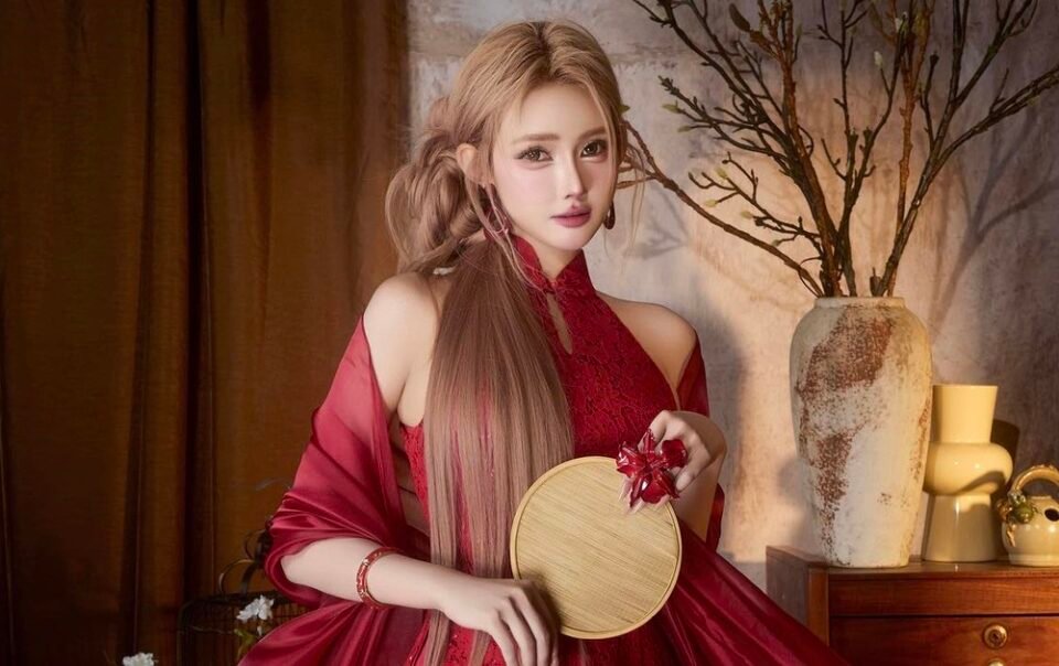 khi-ao-dai-truyen-thong-khoac-len-‘hoi-tho’-duong-dai