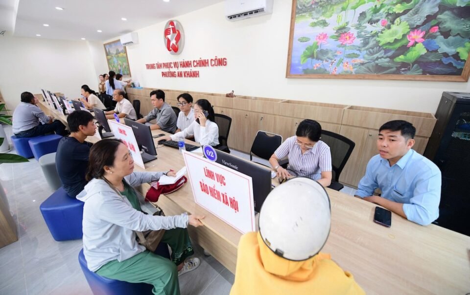 cham-diem-cong-chuc-tu-1-1-2026:-lam-it,-tre-han,-sai-sot-se-bi-tru-thang-tay