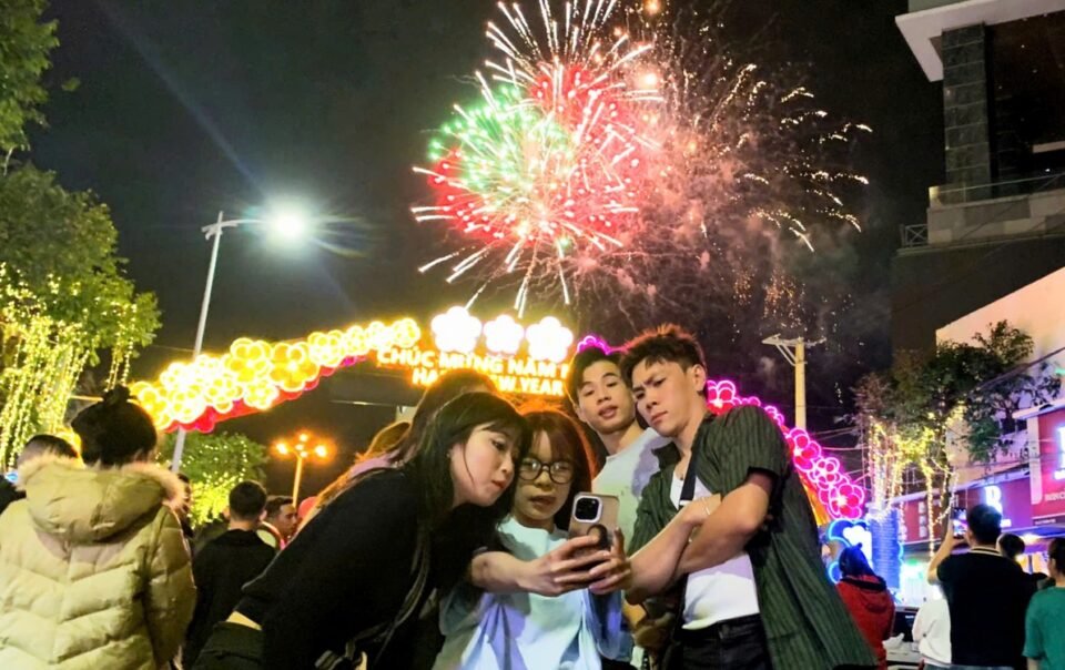 nha-trang-–-khanh-hoa-chuan-bi-don-tet-duong-lich-2026-ron-rang