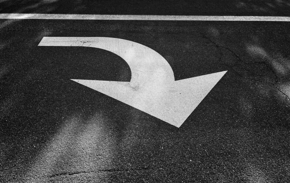 solana-bearish-formation-hints-at-major-correction-until-mid-2026-–-here’s-the-target